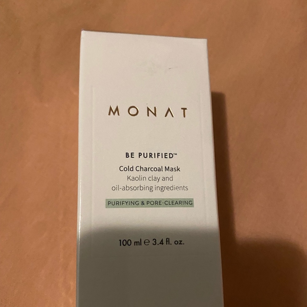 NEW Monat Be Purified Cold Charcoal Mask
